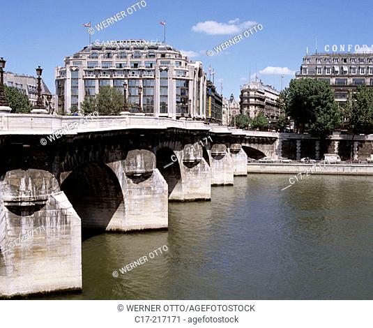 Pont Neuf bridge. Paris. France