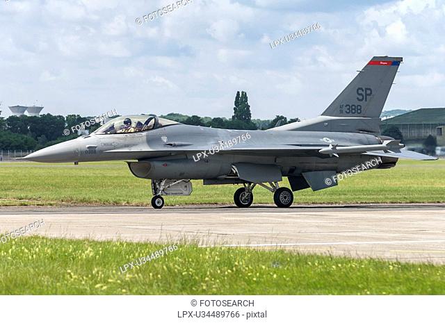 US Air Force General Dynamics F-16 Fighting Falcon taxis for takeoff at Paris Air Show