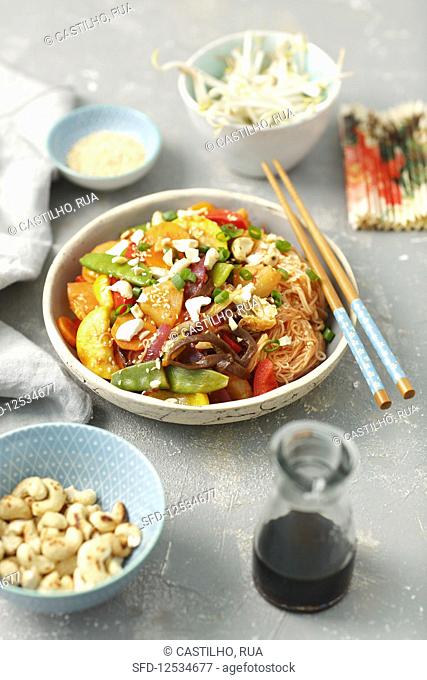 Soya noodles with vegetables in sweet and sour sauce