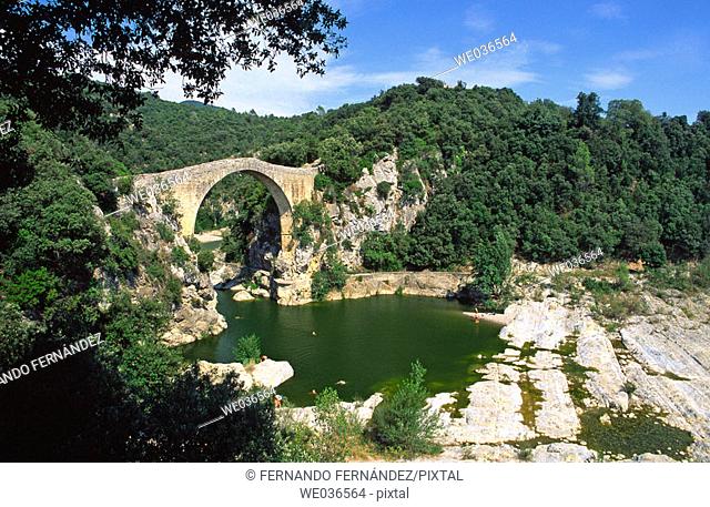 Bridge over Llierca river. Garrotxa Natural Park. Girona province. Catalunya. Spain