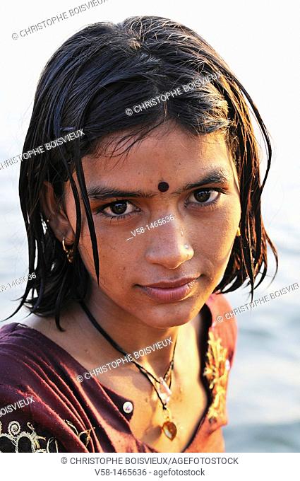 India, Rajasthan, Jamba, Young Bishnoi girl