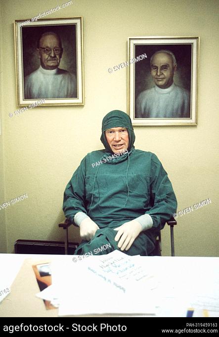 ARCHIVE PHOTO: 25 years ago, on October 17, 2017, Julius Hackethal, Prof. Dr. Karl-Heinz Julius Hackethal, doctor, medic, surgeon, cancer specialist, portrait
