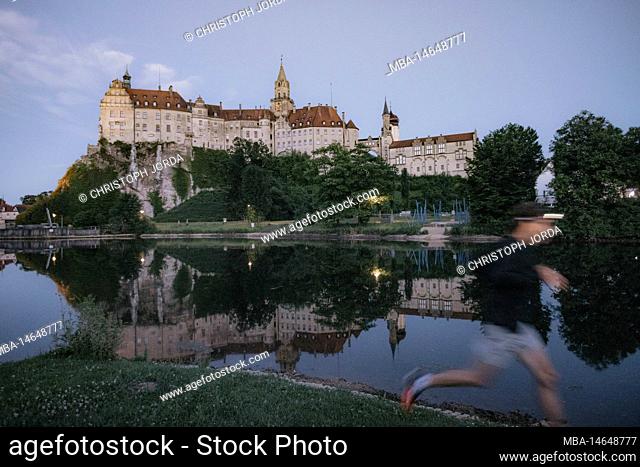 Germany, Baden-Wuerttemberg, Sigmaringen, Hohenzollern castle, evening, jogger