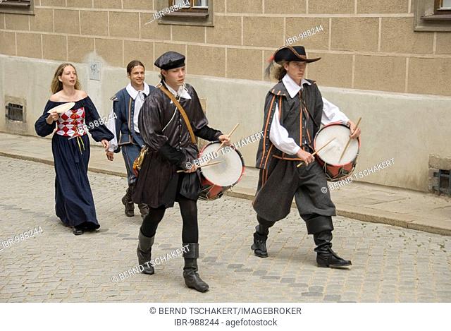Drummers and women in historical costumes, renaissance, Telc, Telc, Teltsch, Czech Republic, Europe