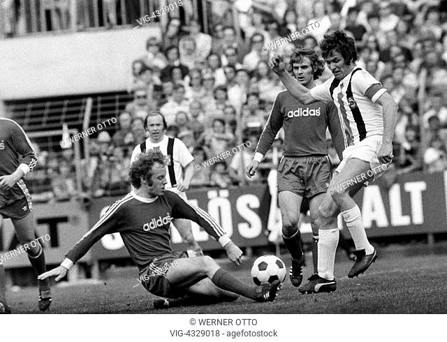 Fussball, Bundesliga, Saison 1973/1974, Borussia Moenchengladbach gegen FC Bayern Muenchen 5:0, Boekelbergstadion, Spielszene, v.l.n.r