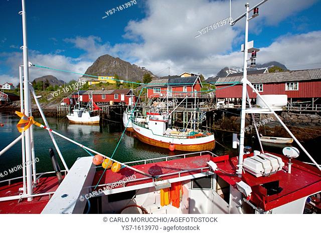 The fishermen harbour of Sørvågen, Moskenesøy island, Lofoten archipelago, Nordland county, Norway, Europe