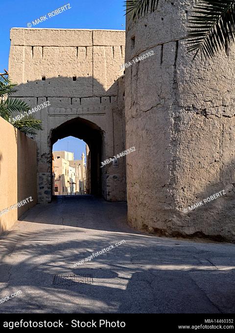 City stroll through Nizwa, Oman