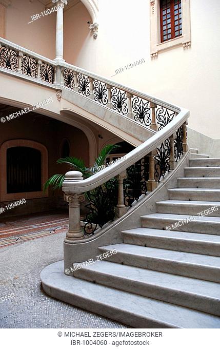 El Museu d' Art Espanyol Contemporani, Museum for Spanish Contemporary Art, staircase in the inner courtyard, Patio in the former city palace Can Gallard del...