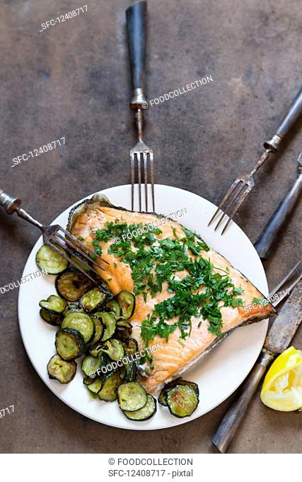 Salmon with herbs and zucchini slices
