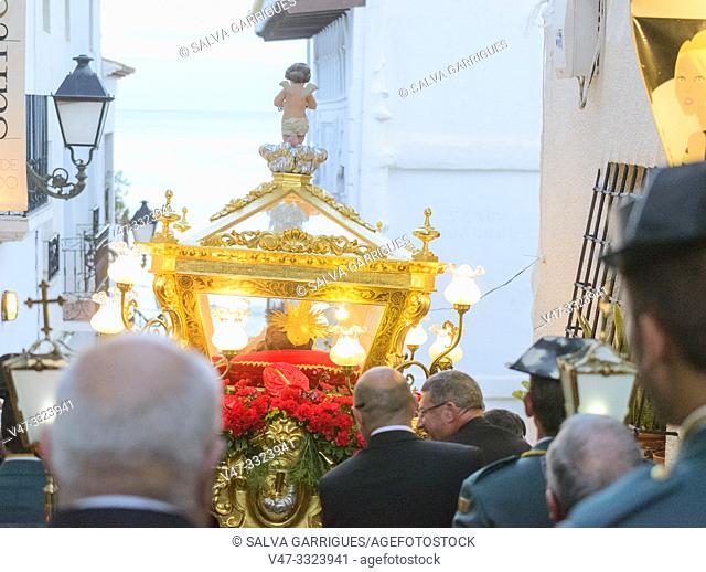 The brothers carry down the stairs of the streets of Alta with the Anda (float) on the shoulders, Alicante, Comunitat Valenciana, Spain