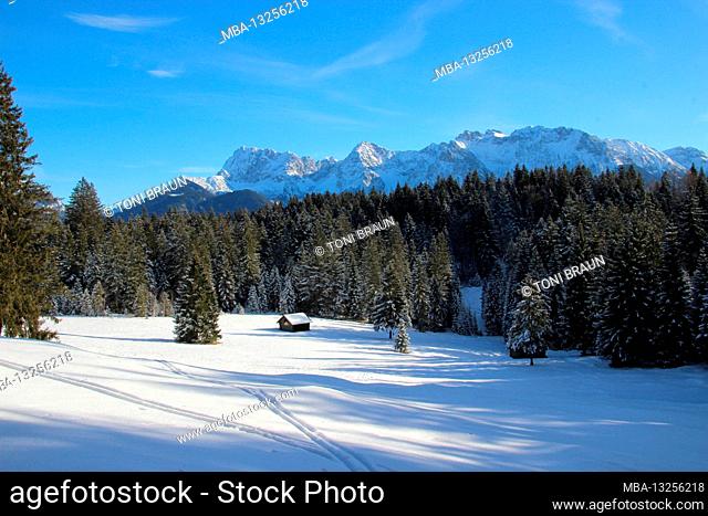 Winter hike near Mittenwald, near Elmau, Klais, Europe, Germany, Bavaria, Upper Bavaria, Werdenfels, winter, ski tracks in the snow, Karwendel Mountains