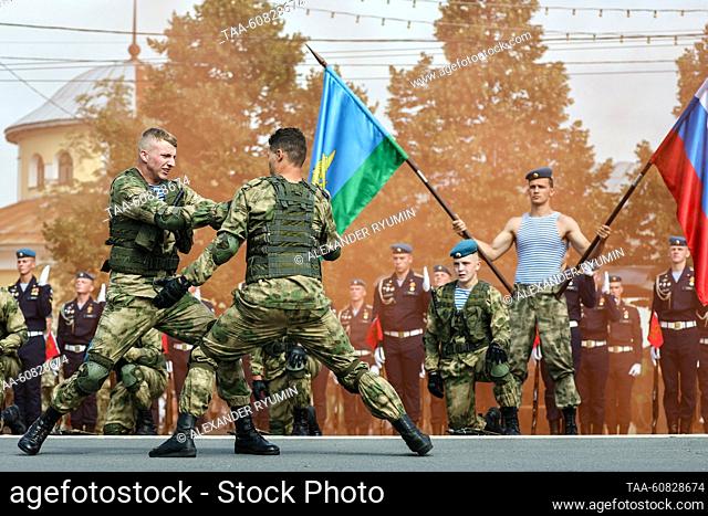 RUSSIA, MOSCOW - AUGUST 2, 2023: Airborne Forces servicemen show their skills during a celebration in Lenin Square marking Russia's Paratroopers Day