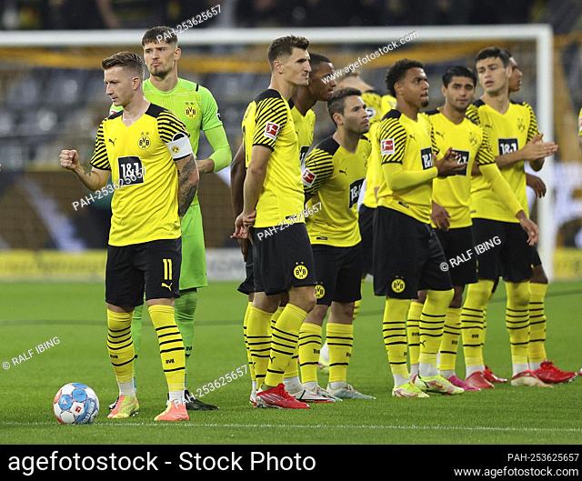 firo: 08/27/2021, Fuvuball, Bundesliga 1, 2021/2022 season, BVB, Borussia Dortmund - TSG Hoffenheim 3: 2 Marco REUS, BVB with team, team