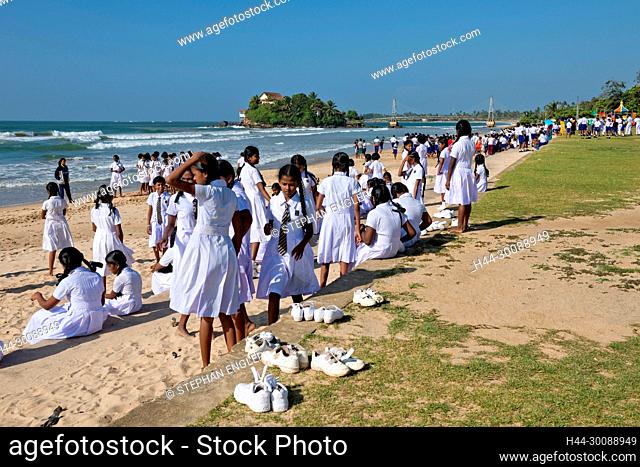 Sri Lanka, Southern Province, Sud du Sri Lanka, Süd Sri Lanka, South Sri Lanka, Matara, ville, Stadt, city, plage, Strand, beach, océan, Ozean, ocean, écoliers