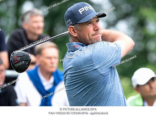 20 June 2019, Bavaria, Eichenried: Golf: European Tour - International Open, singles, men, 1st round. Golf professional Lee Westwood from England in action