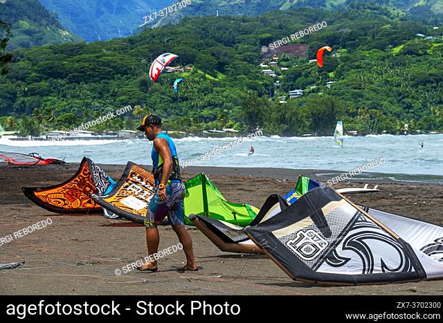 Kitesurfers in Tahara belvedere, Tahiti Nui, Society Islands, French Polynesia, South Pacific. View of Lafayette black sand beach from Point de View du Tahara'a...