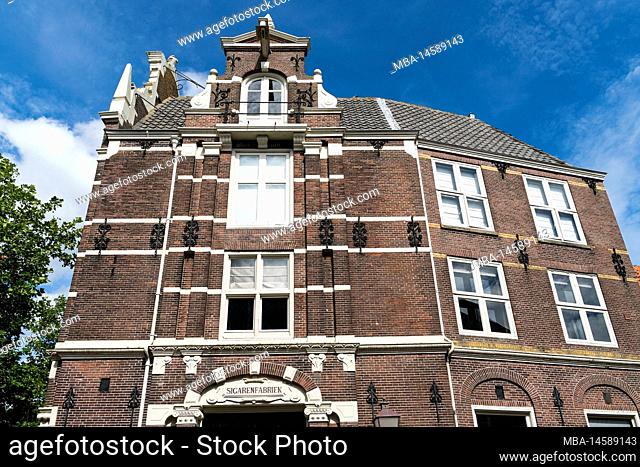 Netherlands, Hoorn, Old Town, Gekroonde Jaagschuit, Sigarenfabriek