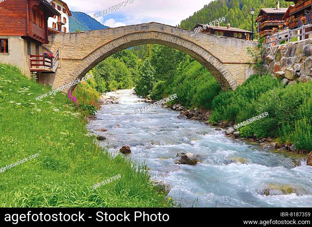 Old footbridge over the Binn in Binntal, Binn, Canton Valais, Switzerland, Europe