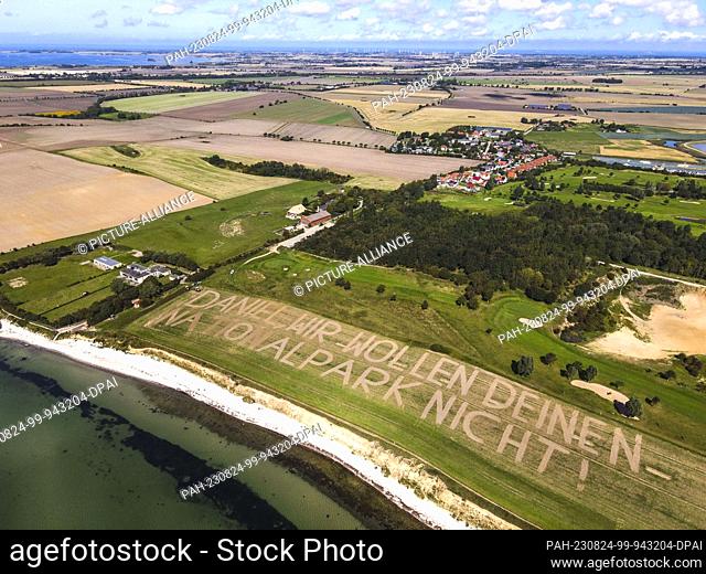 24 August 2023, Schleswig-Holstein, Burg (fehmarn): The words ""Daniel we don't want your national park"" are written on a field on the south coast of Fehmarn