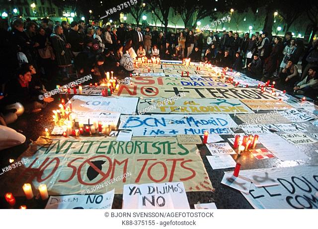 Manifestation of solidarity and against terror after attack in Madrid, 03.11.04. Barcelona. Spain
