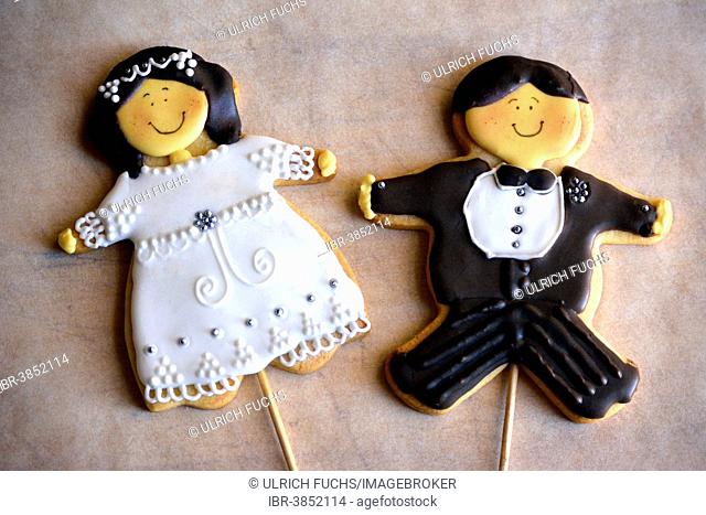 Bride and groom, cookies on a stick