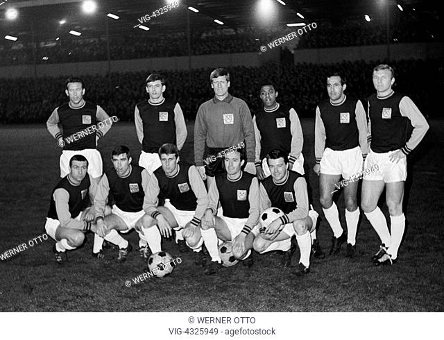 Fussball, Europapokal der Pokalsieger, Halbfinale, Rueckspiel, Saison 1965/1966, Stadion Rote Erde in Dortmund, Borussia Dortmund gegen West Ham United 3:1