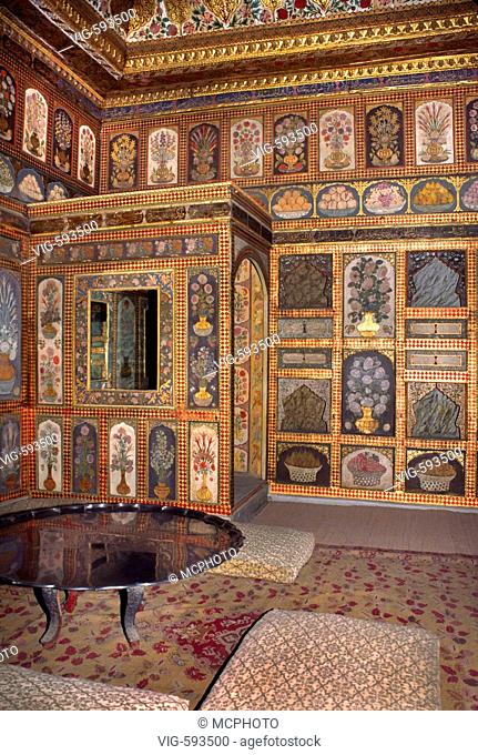 One of the beautifully painted, tiled, and decorated sitting rooms of The Harem - Topkapi Palace (Ottoman Empire), Istanbul - 18/12/2007