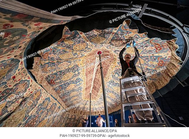 27 September 2019, Baden-Wuerttemberg, Karlsruhe: Agnes Krippendorf, textile restorer at the Badisches Landesmuseum, cleans an Ottoman two-masted tent from the...