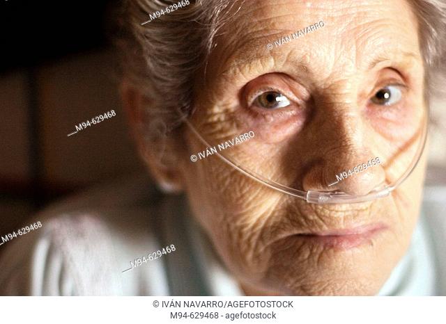 Elderly woman using a nasal oxygen cannula