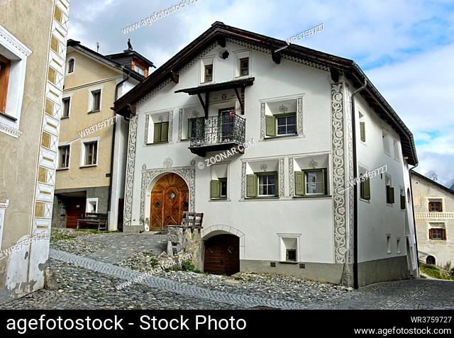Typisches Engadinerhaus, Scuol, Engadin, Graubünden, Schweiz / Typical Engadine house, Scuol, Engadine, Graubunden, Grisons, Switzerland