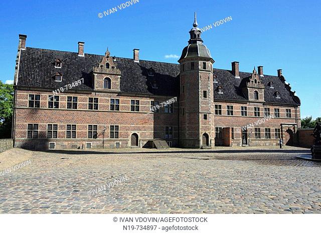 Building of the outer courtyard, Frederiksborg palace (1602-1620 by architects Hans and Lorents van Steenwinckel), Hillerod near Copenhagen, Denmark