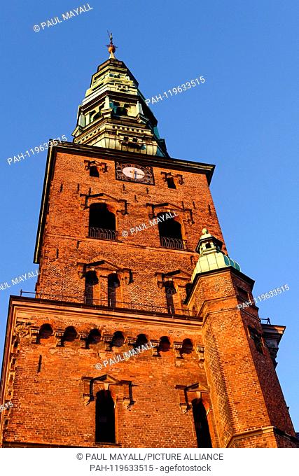 Tower of Nikolaj Kirke, St Nicholas Church, Nikolaj Plads, Copenhagen, Region Hovedstaden, Denmark, Europe | usage worldwide. - Copenhagen/Denmark