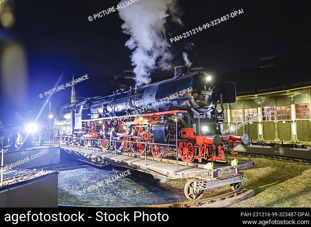 16 December 2023, Bavaria, Neuenmarkt: A restored and operational steam locomotive 01 1104 moves into the German Steam Locomotive Museum in Neuenmarkt for...
