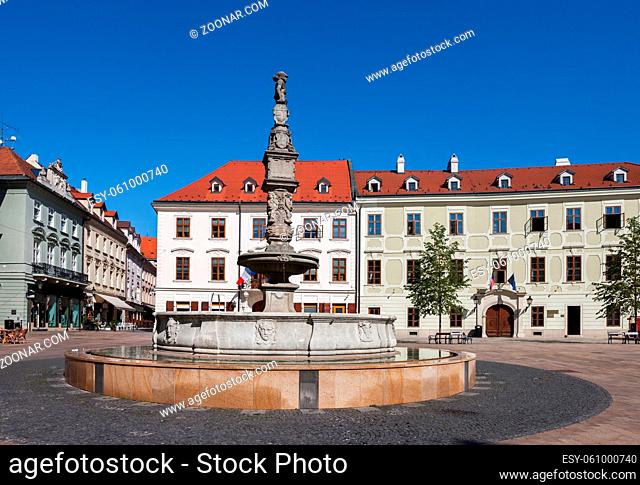 Slovakia, Bratislava, Old Town, Roland Fountain on Main Square (Hlavne Namestie), historic city center
