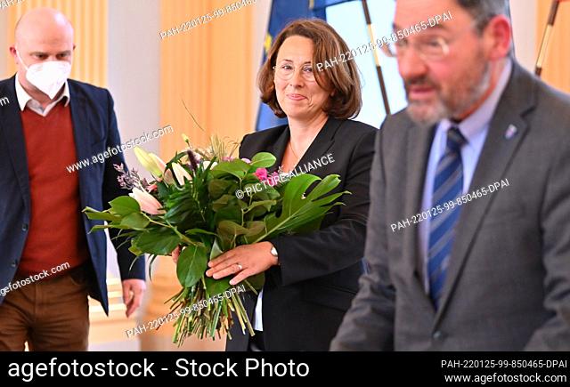 24 January 2022, Thuringia, Rudolstadt: Mike Huster (l-r), Vice President of the Thuringian Court of Audit, Kirsten Butzke