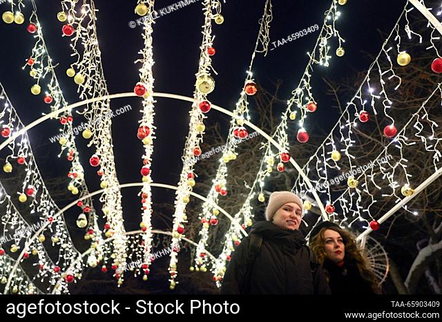 RUSSIA, NOVOSIBIRSK - DECEMBER 19, 2023: People are seen by a light installation in Lenina Square. Kirill Kukhmar/TASS
