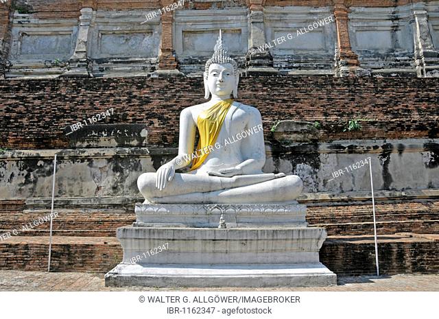 Buddha statue, Great Chedi Chaya Mongkol, Wat Yai Chai Mongkon, Ayutthaya, Thailand, Asia
