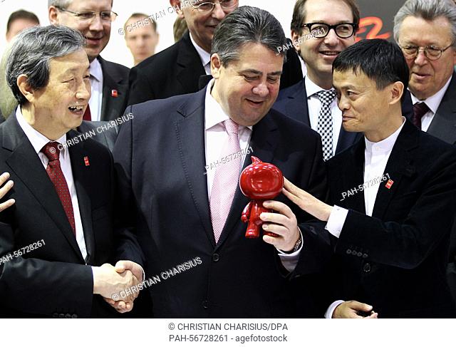 China's Vice Prime Minister Ma Kai (l-R), German Minister for Economic Affairs Sigmar Gabriel (SPD),  German Minister of Transport and Digital Infrastructure...