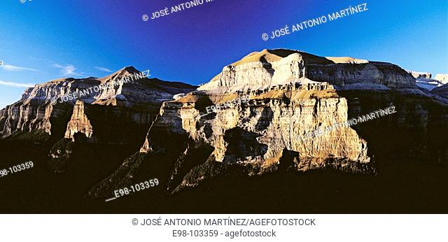 Mondarruego cliffs, Ordesa valley. Monte Perdido and Ordesa National Park, Huesca province, Aragon, Spain