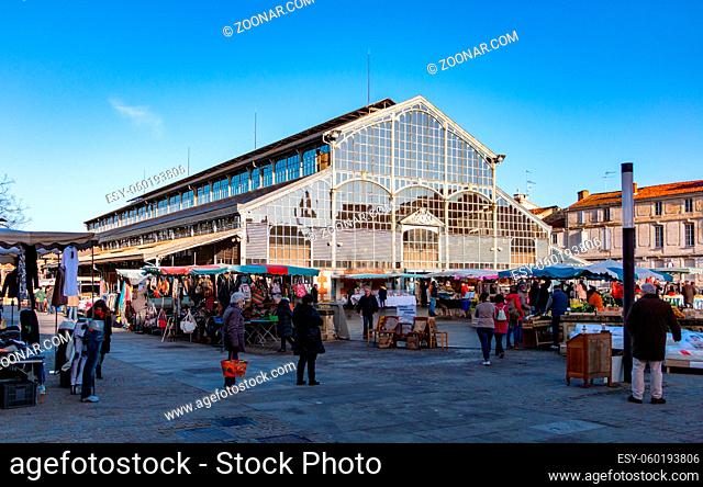 A picture of the Place des Halles - Market Square of Niort while a flea market is occurring