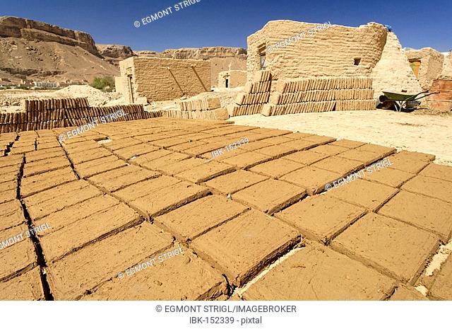 Mud brick production at Al Hajjaryn, Wadi Doan, Yemen