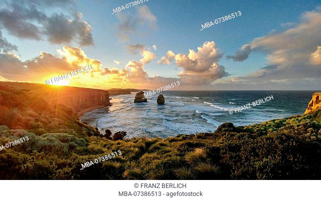 Australia, Great Ocean Road, Twelve Apostles at sunrise