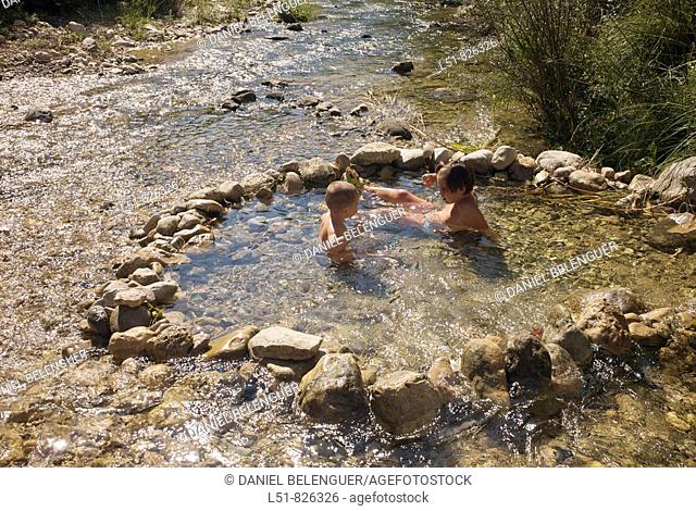 Brothers playing on a handmade pool on Villahermosa river, Ludiente, Castellón, Comunidad Valenciana, Spain, Europe