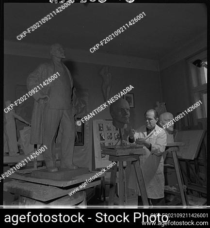 ***JANUARY 9, 1975, FILE PHOTO***  Laureate of the Kl.Gottwald State Prize akad. sculptor Jiri Habarta. The latest work on which the laureate of the Klement...