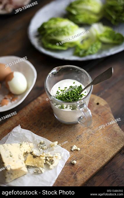 Blue cheese salad dressing