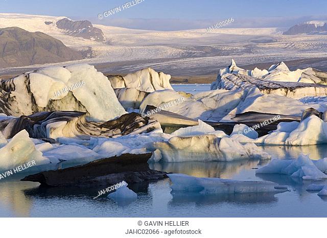 Icebergs floating in the Lagoon beneath Breidamerkurjokull Glacier, Jokulsarlon, Iceland