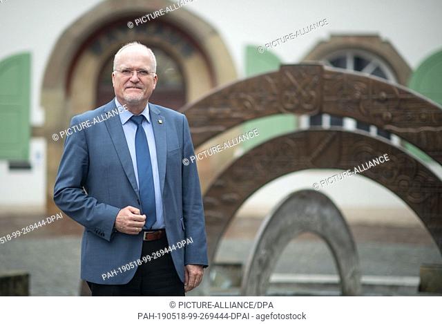 15 March 2019, Baden-Wuerttemberg, Renningen: Wolfgang Faißt, Mayor of Renningen, stands in front of the town hall. (to dpa ""Free voters want to overtake CDU...