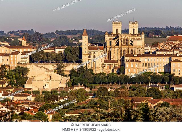 France, Gers, Auch, stop on El Camino de Santiago, Tour d'Armagnac, Sainte Marie Cathedral and the Escalier Monumental