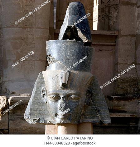 Ramesseum Luxor Egypt: Ramesseum : the funeral temple of pharaoh Ramses II the Great(1303-1213 b.C. XIX° dyn.: An head from a granite statue of the king