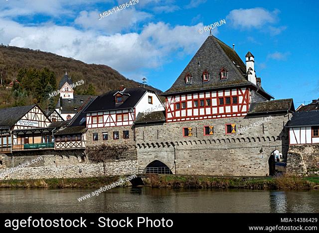 Germany, Dausenau, town wall and half-timbered houses of Dausenau on the river Lahn